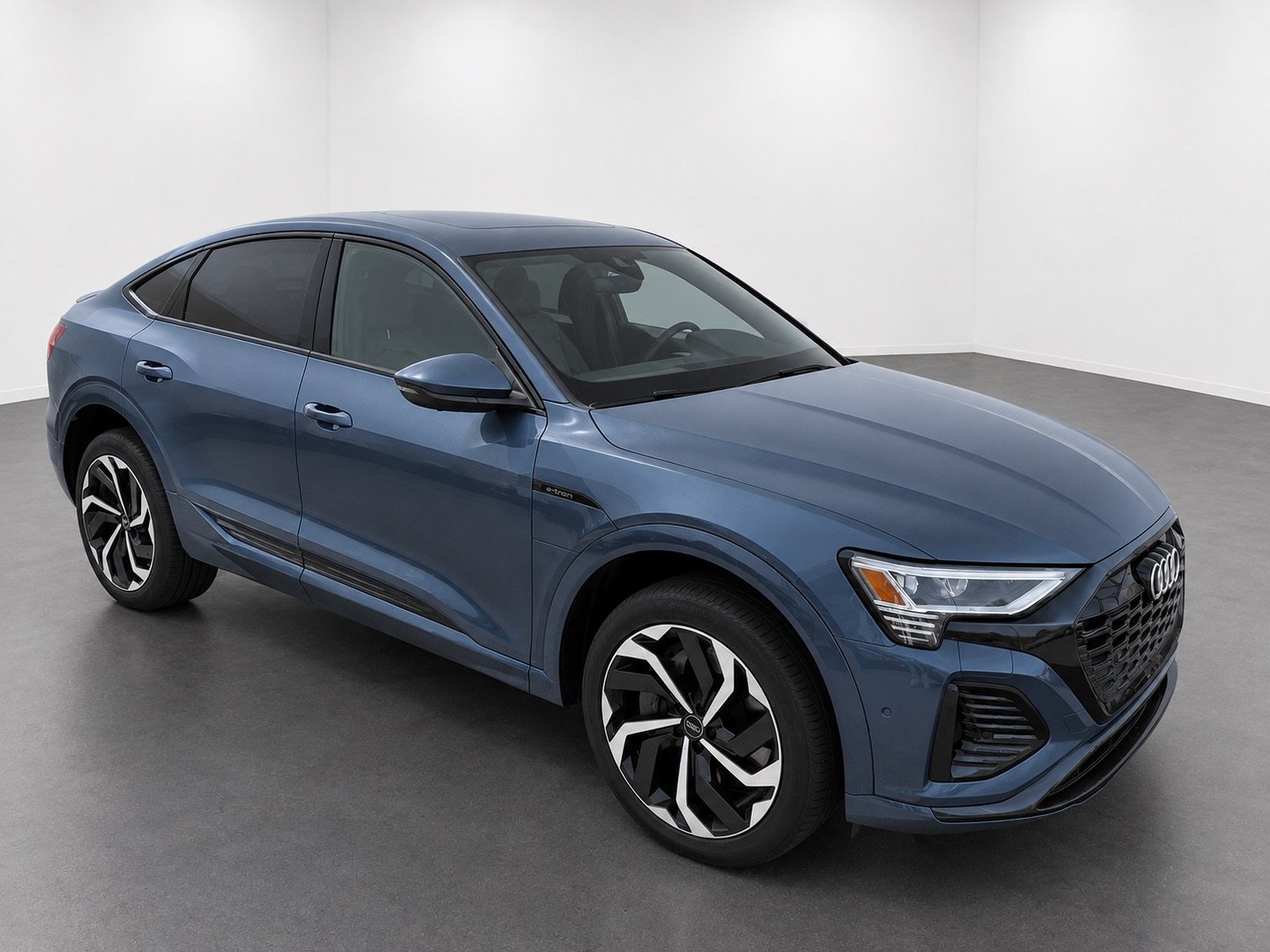 Used 2024 Audi Q8 e-tron Premium Plus w/ Premium Plus Package AWD/4WD image 4