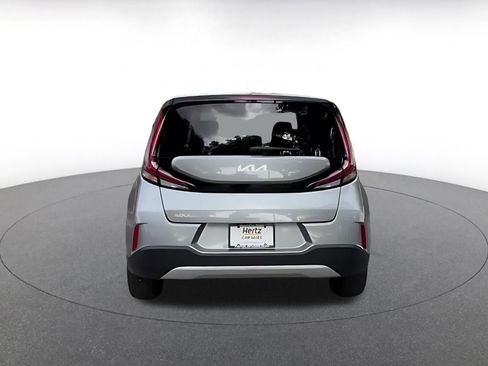 Used 2025 Kia Soul LX w/ LX Technology Package FWD image 12