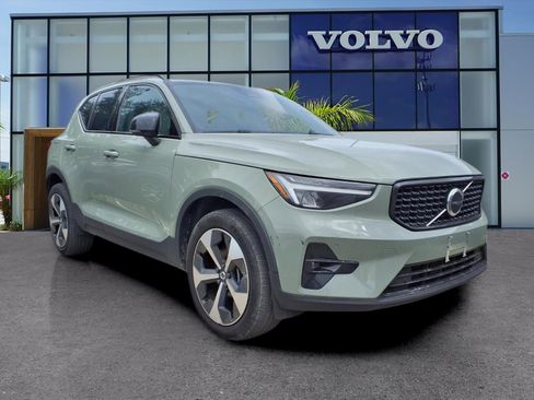 Used 2023 Volvo XC40 B4 Plus w/ Protection Package Premier FWD image 1