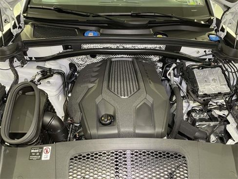 Used 2025 Porsche Macan image 24