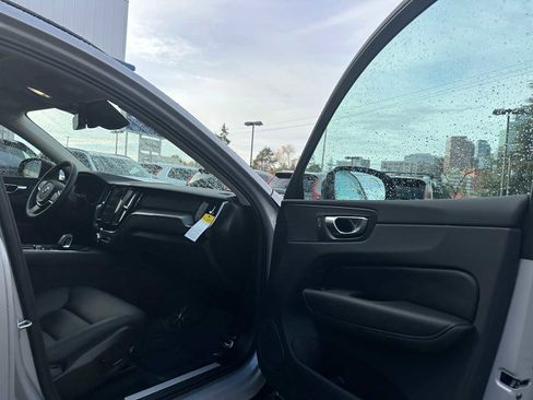 Used 2025 Volvo XC60 B5 Core w/ Climate Package image 11