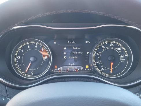Used 2022 Jeep Cherokee Trailhawk AWD/4WD image 16