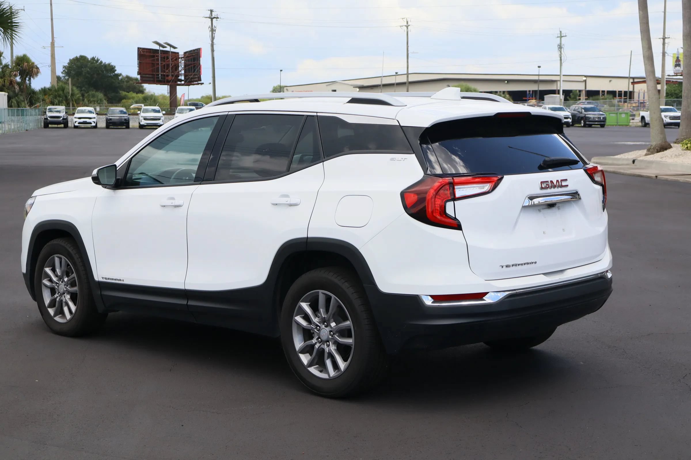 Used 2024 GMC Terrain SLT FWD image 5