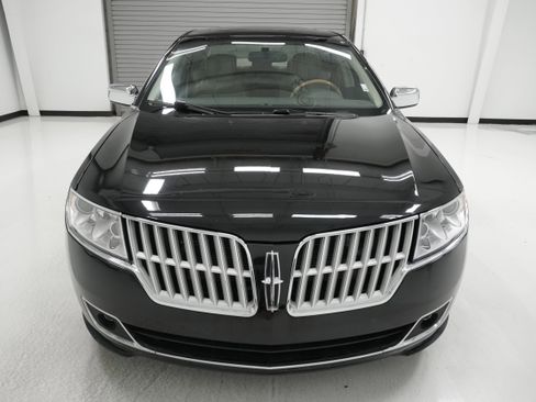 Used 2010 Lincoln MKZ image 2