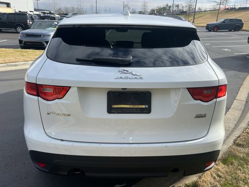 Used 2019 Jaguar F-PACE Premium image 6