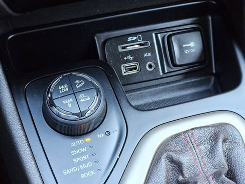 Used 2015 Jeep Cherokee Trailhawk w/ Leather Interior Group image 25