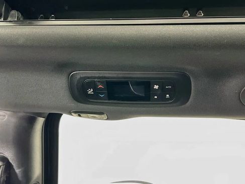 Used 2025 Chrysler Pacifica Limited FWD image 27