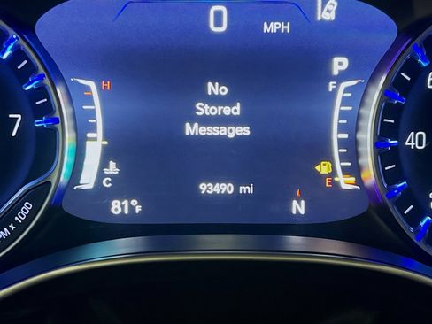 Used 2021 Chrysler Pacifica Limited AWD/4WD image 8