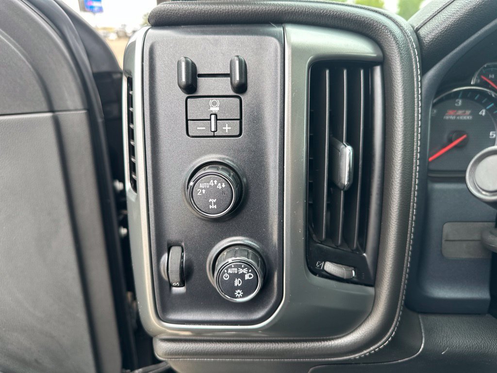 Used 2018 Chevrolet Silverado 1500 LTZ Z71 w/ LTZ Plus Package AWD/4WD image 12