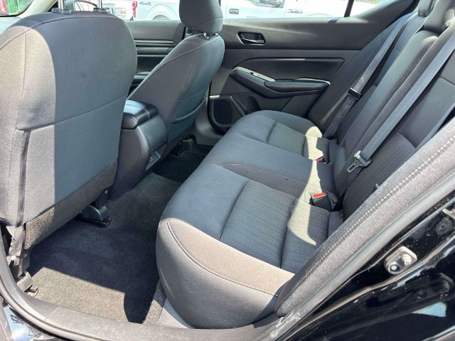 Used 2024 Nissan Altima 2.5 SV FWD image 11