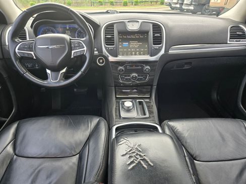 Used 2016 Chrysler 300 Limited RWD image 10