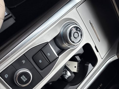 Used 2024 Ford Explorer Platinum w/ Technology Package image 20