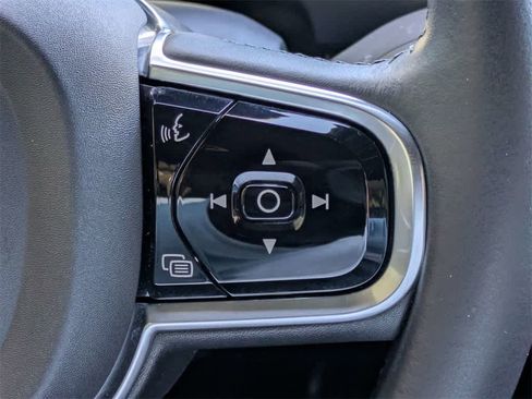 Used 2016 Volvo XC90 T6 Momentum w/ Momentum Plus Package image 36