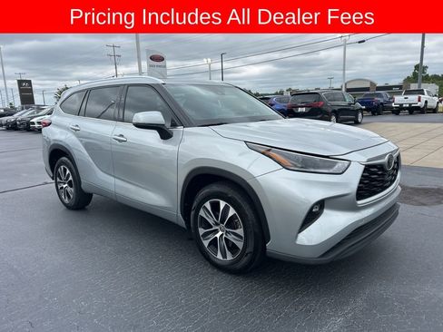 Used 2021 Toyota Highlander XLE FWD image 24