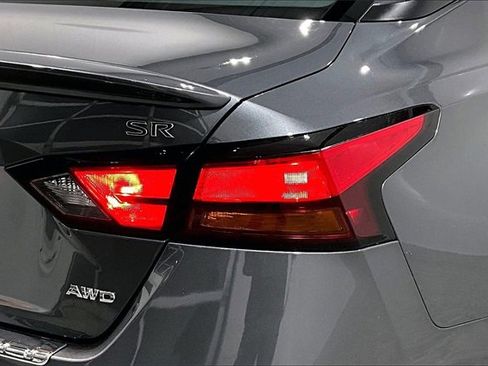 Used 2021 Nissan Altima 2.5 SR w/ SR Premium Package image 24