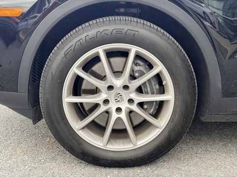 Used 2024 Porsche Cayenne image 28