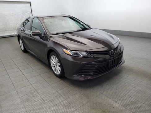 Used 2019 Toyota Camry LE image 13