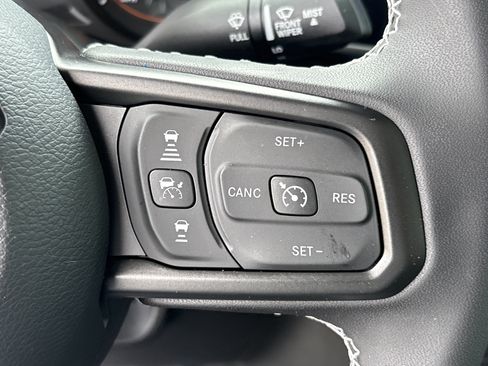 Used 2025 Jeep Gladiator Sport AWD/4WD image 23