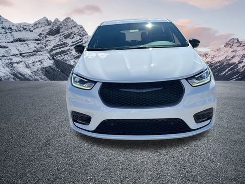 New 2026 Chrysler Pacifica Select image 8