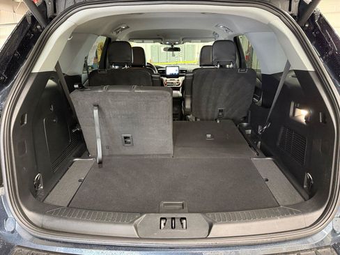 Used 2023 Ford Explorer XLT AWD/4WD image 15