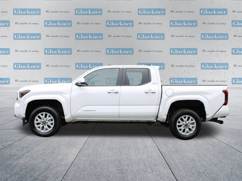 Used 2025 Toyota Tacoma SR5 AWD/4WD image 11
