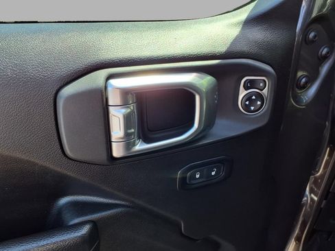 Used 2025 Jeep Wrangler Unlimited Sport AWD/4WD image 19