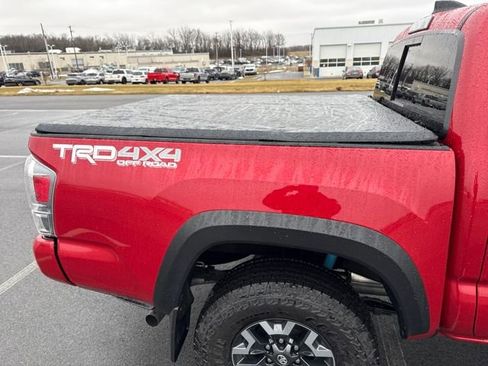 Certified 2022 Toyota Tacoma TRD Off-Road w/ Technology Package image 18