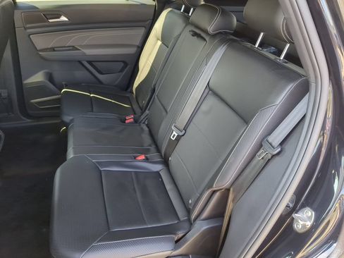 Certified 2022 Volkswagen Atlas Cross Sport SE AWD/4WD image 17