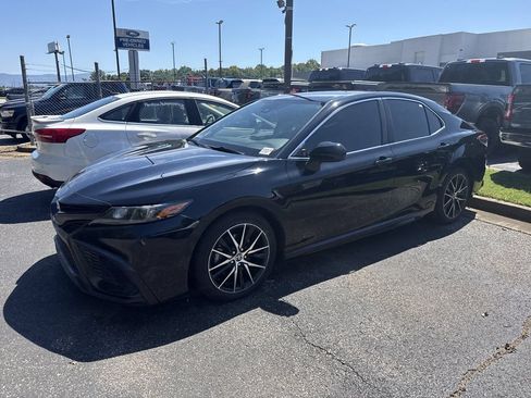 Used 2021 Toyota Camry SE FWD image 9