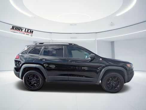 Used 2019 Jeep Cherokee Trailhawk w/ Comfort/Convenience Group image 2