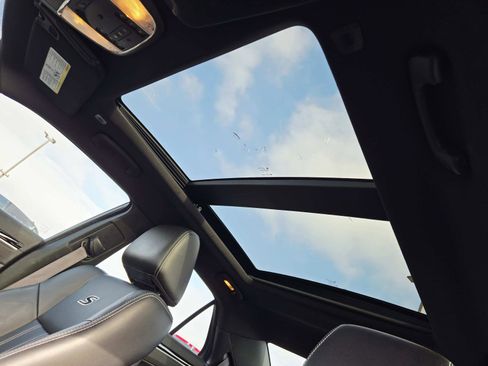 Used 2023 Chrysler 300 S image 10