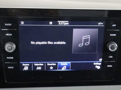 Used 2025 Volkswagen Jetta SE FWD image 31
