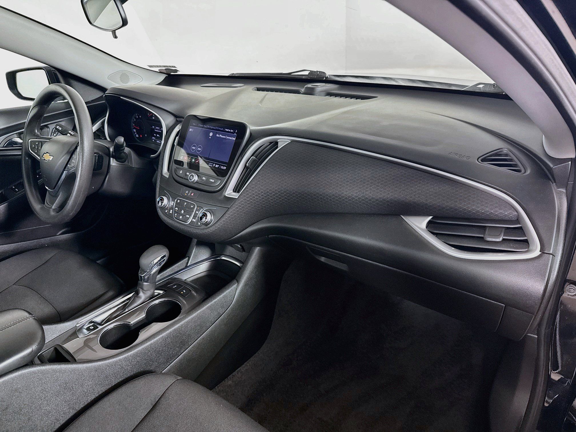 Used 2025 Chevrolet Malibu LT FWD image 32