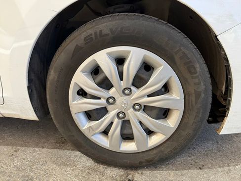 Used 2022 Hyundai Accent SE FWD image 3