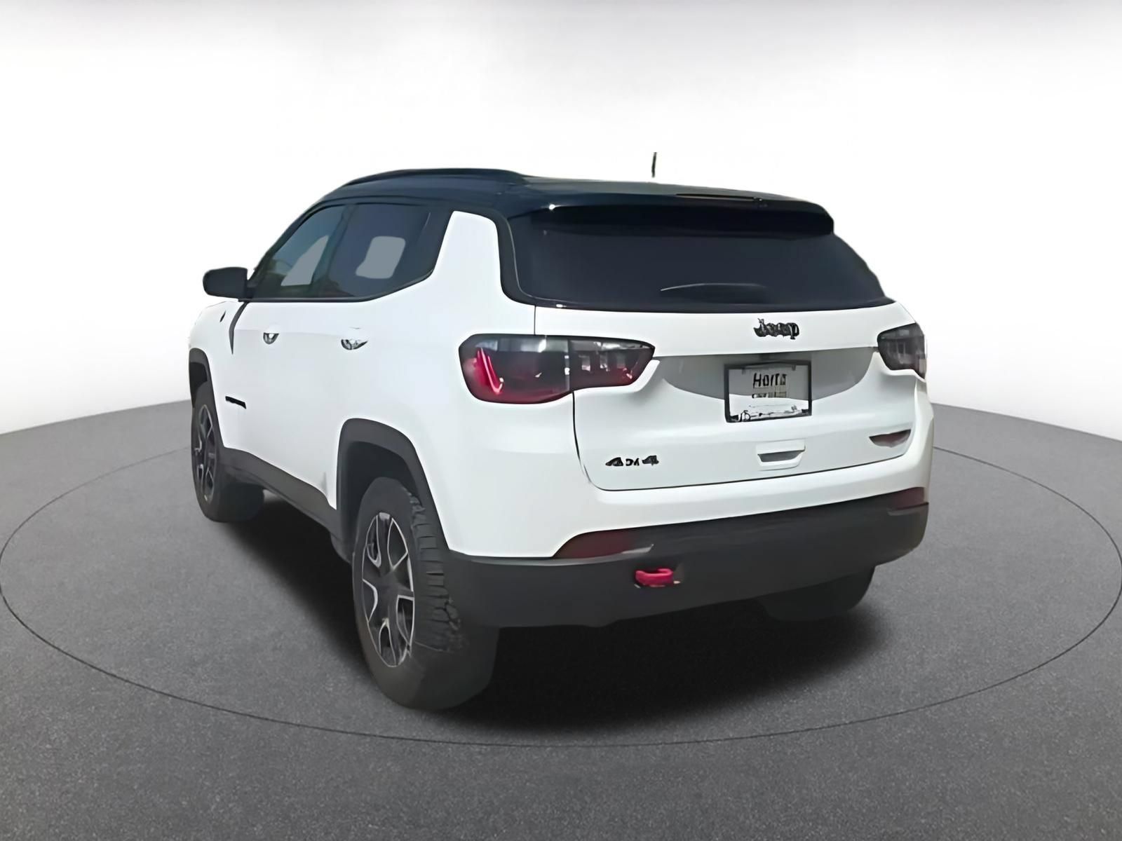 Used 2025 Jeep Compass Trailhawk AWD/4WD image 13