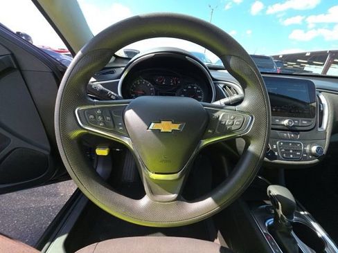 Used 2025 Chevrolet Malibu LT FWD image 13
