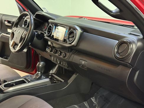 Used 2018 Toyota Tacoma TRD Off-Road w/ Technology Package AWD/4WD image 16