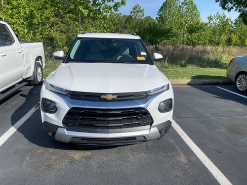 Used 2021 Chevrolet TrailBlazer LT w/ Premium Seating Package image 2
