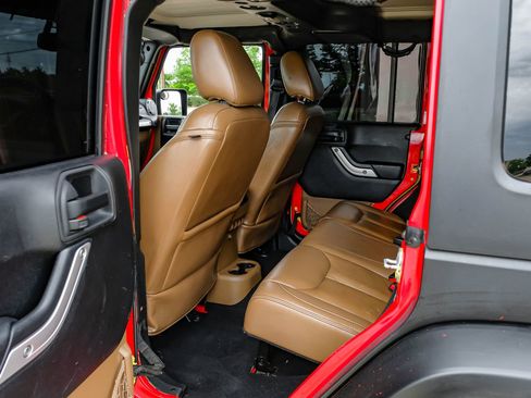 Used 2015 Jeep Wrangler Unlimited Sahara w/ Max Tow Package AWD/4WD image 38