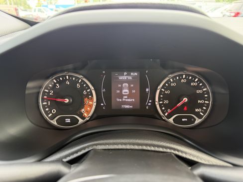 Used 2018 Jeep Renegade Latitude w/ Cold Weather Group AWD/4WD image 36