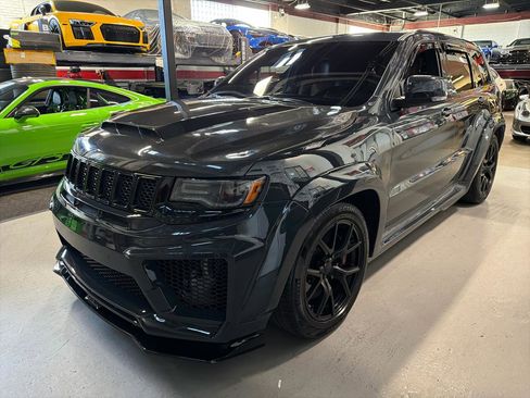 Used 2018 Jeep Grand Cherokee Trackhawk AWD/4WD image 9