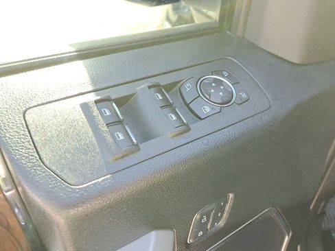 Used 2018 Ford F150 Lariat image 15