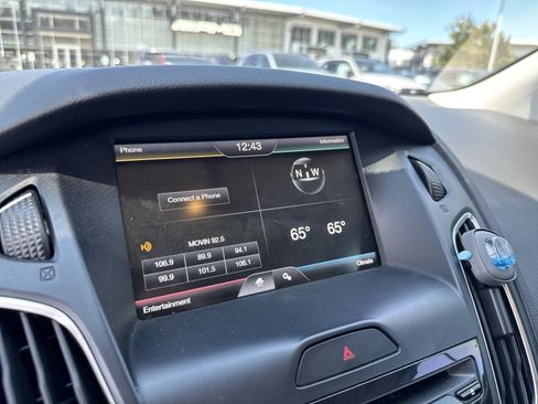 Used 2015 Ford Focus Titanium FWD image 20