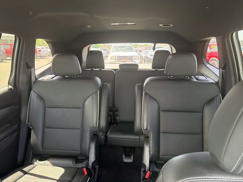 Used 2025 Buick Enclave Preferred AWD/4WD image 7