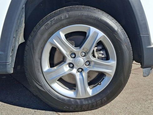 Used 2024 Jeep Compass Latitude image 8