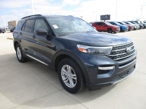 Used 2024 Ford Explorer XLT w/ Equipment Group 202A image 8