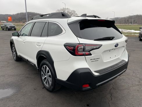 Used 2025 Subaru Outback Premium w/ Popular Package #1A image 3