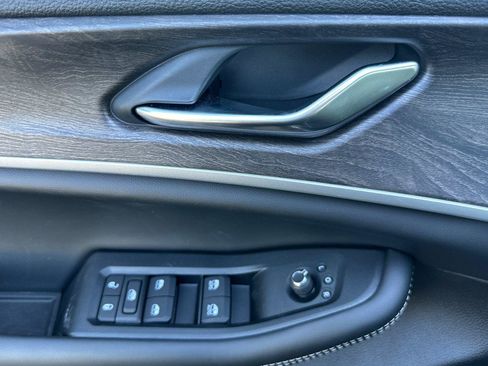 New 2026 Jeep Grand Cherokee Altitude image 8