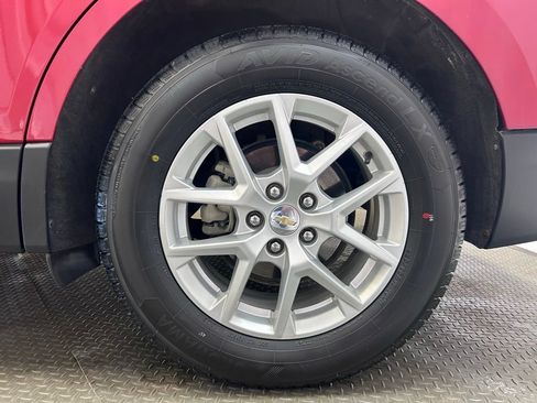 Used 2024 Chevrolet Equinox LT w/ LPO, Floor Liner Package FWD image 32