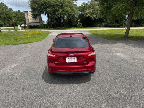 Used 2013 Ford Focus SE FWD image 5